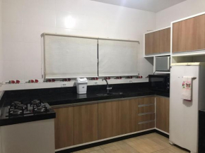 CASA DE PRAIA EM BOMBINHAS A 200 METROS DA PRAIA